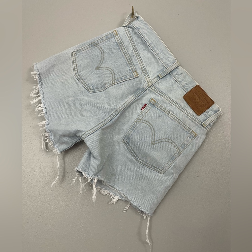 Levi’s High Waisted Wedgie Shorts Size 26
